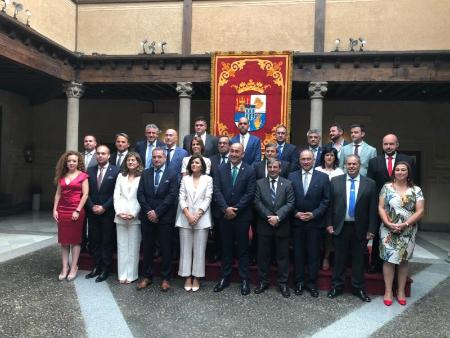 Imagen La nueva Corporación Provincial inicia su andadura tras la sesión de constitución