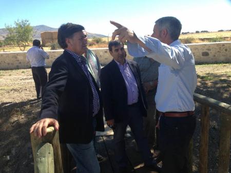 Imagen El alcalde de Valdeprados solicita el retejo del depósito de agua al presidente de la Diputación